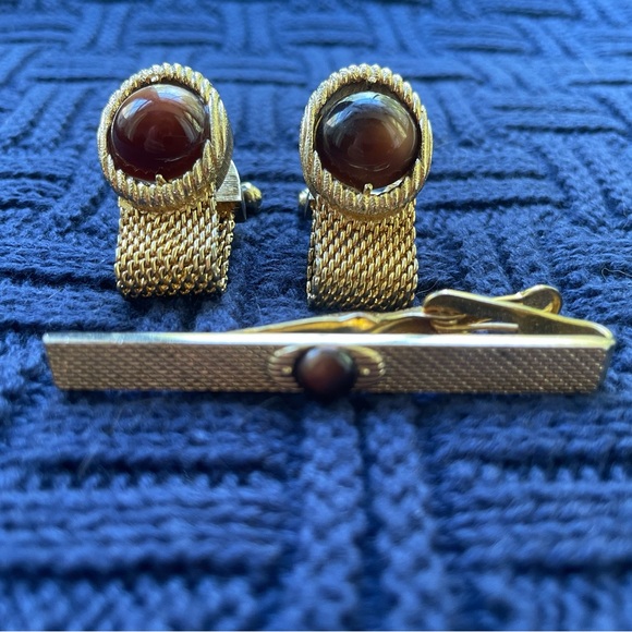 Vintage SWANK MESH WRAP CUFFLINKS & TIE BAR SET With Tigers Eye Stone - Picture 1 of 7